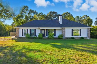 9135 Mars Hill Rd, Bauxite, AR 72011