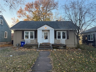 17 West Dr, Decatur, IL 62526