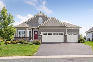 2176 Oakgrove Ct, Hudson, WI 54016