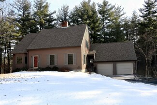 12 Woodland Dr, Sandown, NH 03873