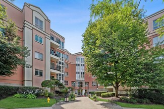 3100 Lexington Ln Unit 105, Glenview, IL 60026