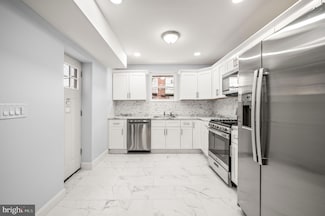 989 Carver St, Philadelphia, PA 19124