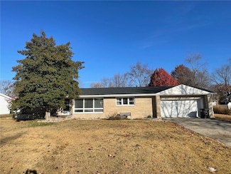 707 Meadows St, Altamont, IL 62411