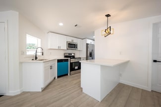 5907 Sussex Ct, Tampa, FL 33615