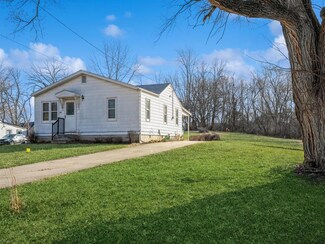 2115 NE 45th Ct, Des Moines, IA 50317