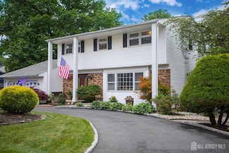 1 Stradford Rd, Parlin, NJ 08859