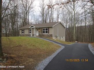 380 Gallery Ln, Mount Bethel, PA 18343