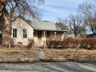 310 SW 2nd St, Newton, KS 67114