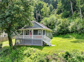 108 Hird Rd, Trafford, PA 15085