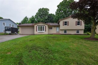 14 Palm Desert Dr, West Henrietta, NY 14586