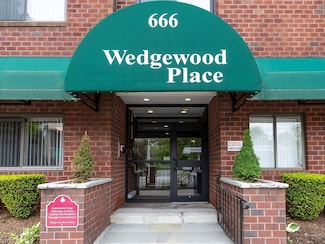 666 Main St Unit 206, Winchester, MA 01890