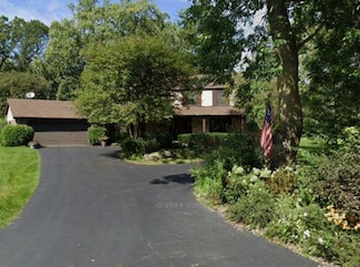 8 Coventry Ln, Lincolnshire, IL 60069