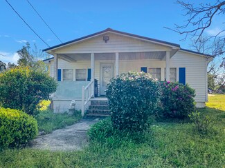 1018 Young St, Wadley, GA 30477