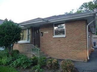 715 Yeoman St, Waukegan, IL 60085