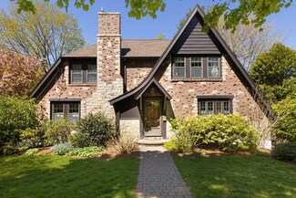 27 Laudholm Rd, Newton, MA 02458