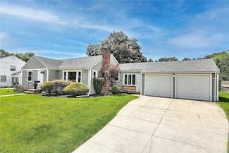 23 Robert Cir, Cranston, RI 02905