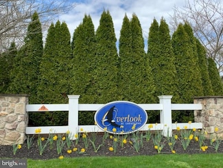 1286 Fairview Cir, Stewartsville, NJ 08886