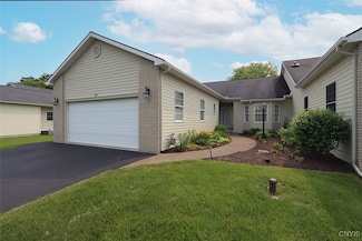 207 Falling Brook Path, Fayetteville, NY 13066