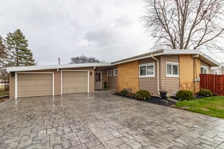 205 Washington Rd, Glenview, IL 60025