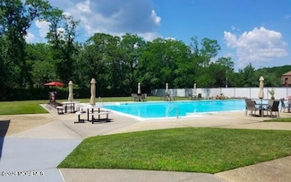 1 Magnolia Ln Unit B, Eatontown, NJ 07724