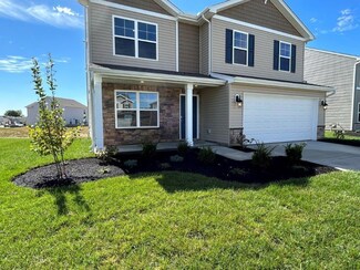 409 E Oak Ave, Trenton, OH 45067