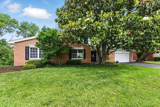 6934 Woodsedge Dr, Cincinnati, OH 45230