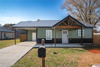 1141 W Delaware St, Westville, OK 74965