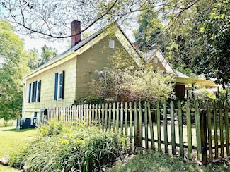 206 E Greenwood St, Landrum, SC 29356