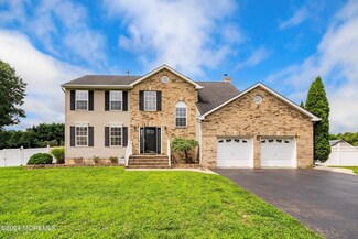 15 Nancy St, Howell, NJ 07731