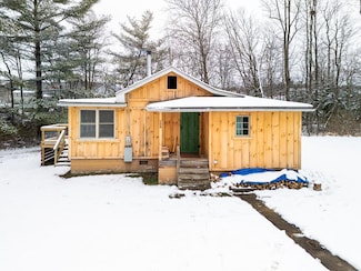 205 6th St, Beaver, WV 25813