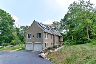 28 Corbin Rd, Dudley, MA 01571