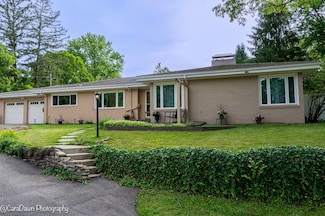 8 Windycrest Dr, Beaver Falls, PA 15010