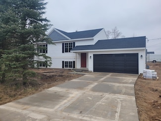 122 Clark St, Grant, MI 49327