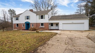 1443 Lacresta Dr, Freeport, IL 61032
