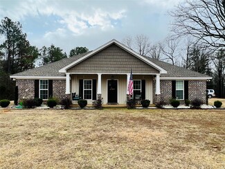 171 Locust Level Rd, Deatsville, AL 36022