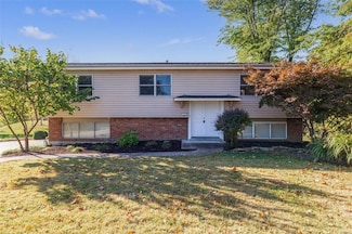4 Great Knight Ct, Ballwin, MO 63011