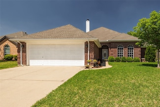 516 Hazelnut Ct, Saginaw, TX 76179