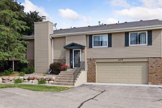 5338 Beachside Dr, Hopkins, MN 55343