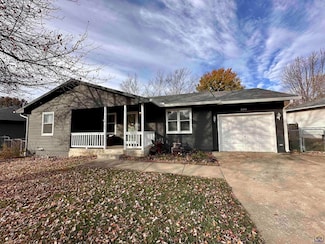 300 Kellogg Ln, Auburn, KS 66402