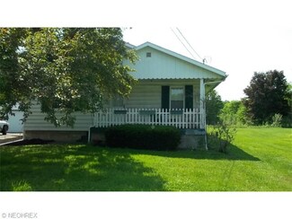 5703 Oak Hill Dr, West Farmington, OH 44491