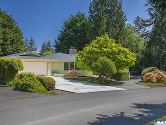 137 Harleman Dr, Sequim, WA 98382