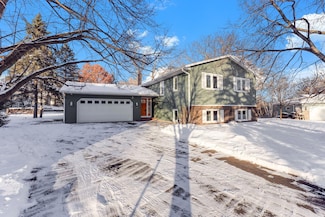 3907 Gresham Cir N, Saint Paul, MN 55128