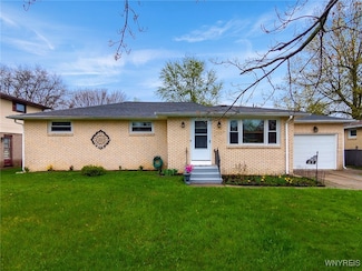 67 Country Ln, Buffalo, NY 14224