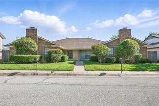 2318 Garden Park Ct, Arlington, TX 76013