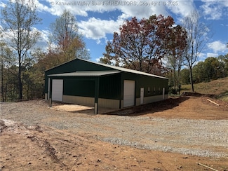 729 Bee Ridge Rd, Leon, WV 25123