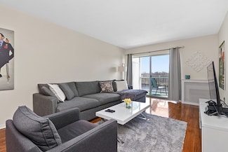 227 Coolidge Ave Unit 209, Watertown, MA 02472
