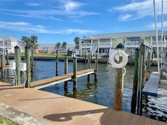 0 Beach Dr SE Unit 95SS MFRTB8322930, Saint Petersburg, FL 33705