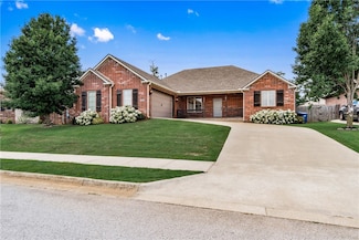 5902 SW Knotty Pine Rd, Bentonville, AR 72712