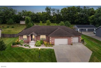 5887 NW 3rd Ct, Des Moines, IA 50313