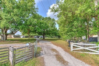 12909 Fairgreen Rd, Dover, FL 33527